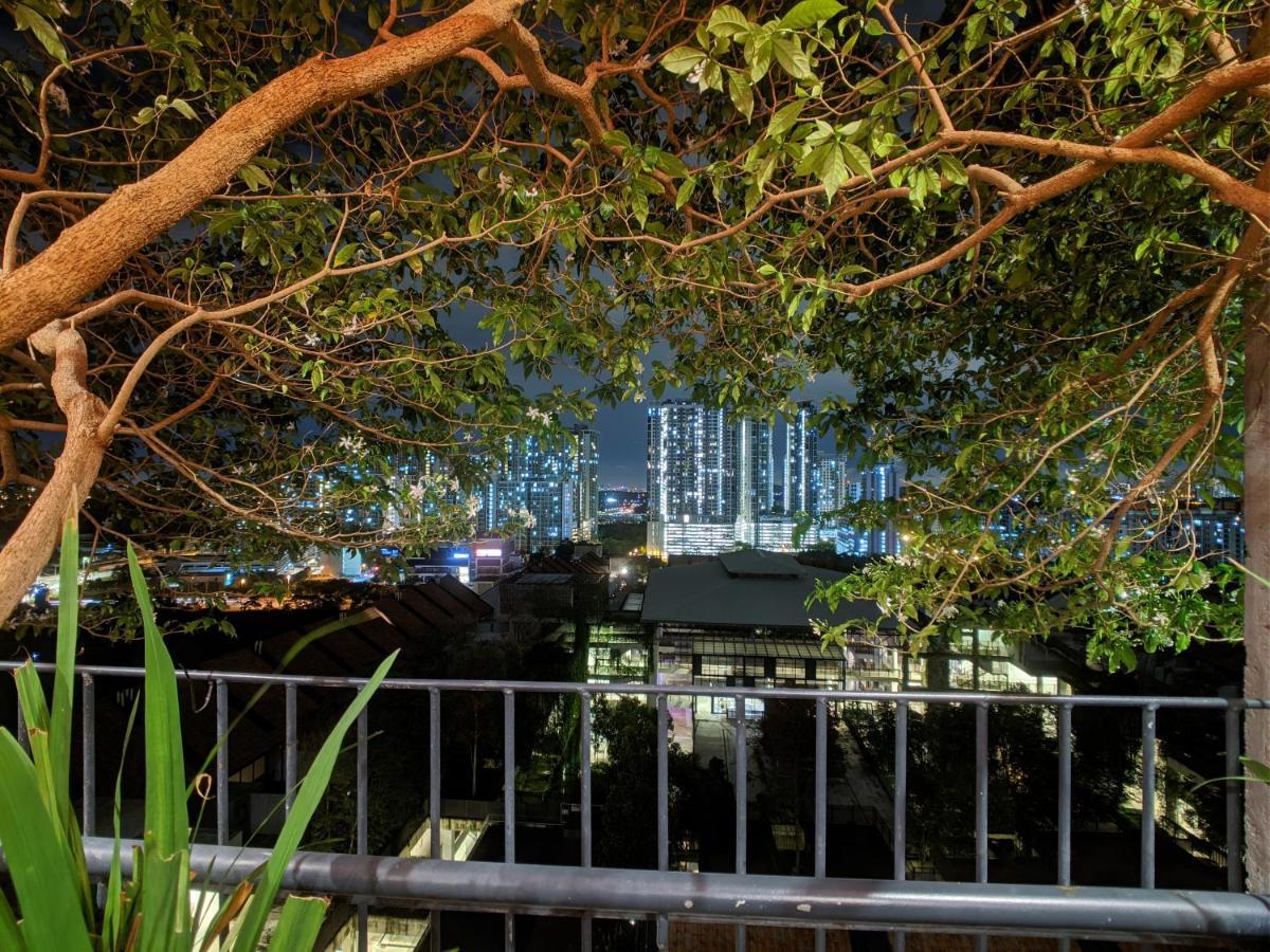 Urban Solitude At Tamarind Suite Кіберджая Екстер'єр фото